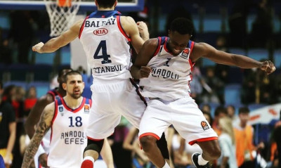 Τρομερός Μπομπουά: Τέσσερα τρίποντα σε ένα λεπτό! (video)