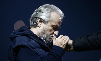 Εξάψαλμος Κομπότη στα Γιάννινα – Περίμεναν οι σεκιούριτι να τελειώνει για να κλειδώσουν