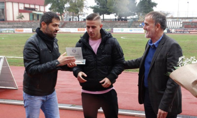 Ο ΑΣ Γιαννιτσά βράβευσε τον Πέλκα (video)