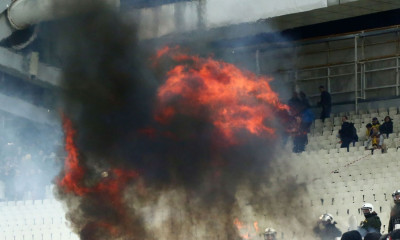 ΑΕΚ – Άγιαξ: Μολότοφ και άγριο ξύλο στο ΟΑΚΑ (video+photos)