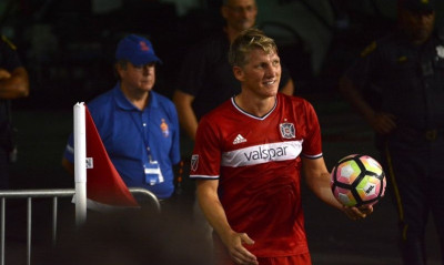 Συνεχίζει το ποδόσφαιρο ο Σβαϊνστάιγκερ (video)