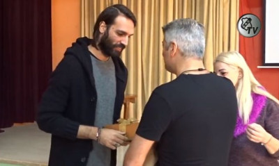 ΟΦΗ: Η… μαντινάδα των μαθητών για τον Σαμαρά (video)