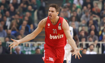 Ολυμπιακός: Στα χακί ο Μπόγρης για τη... μαμά πατρίδα (photo)