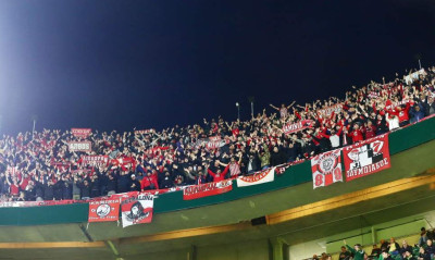 Μπέτις-Ολυμπιακός: Η «ερυθρόλευκη» κερκίδα στο «Βιγιαμαρίν» (photos)