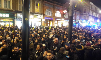 Οπαδοί του ΠΑΟΚ έκαναν... Τούμπα το Λονδίνο (photos, video)