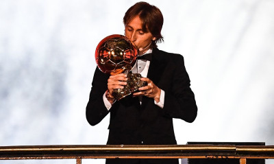 ΟΛΟΣ ο κόσμος υποκλίθηκε στον Μόντριτς (photos)