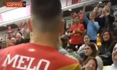 Μάγκας! Σκόραρε και έκανε πρόταση γάμου (video)