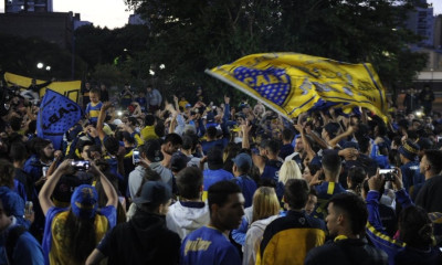 Χιλιάδες οπαδοί της Μπόκα συνόδεψαν την αποστολή στο αεροδρόμιο για τη Μαδρίτη (video)