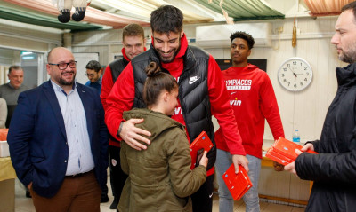 Κοντά στο Χατζηκυριάκειο ίδρυμα η ΚΑΕ Ολυμπιακός (video&photos)