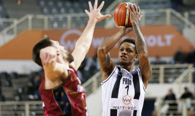 ΠΑΟΚ-Βενέτσια: Κάρφωμα από το ΝΒΑ ο Τζόουνς (video)