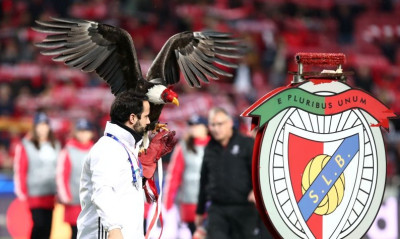 Ο επιβλητικός αετός της Μπενφίκα πέταξε και στον αγώνα με την ΑΕΚ (photos)