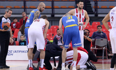 Ολυμπιακός: Δέχθηκε αγκωνιά κι έκανε ράμματα στο κεφάλι ο Στρέλνιεκς! (photos&video)