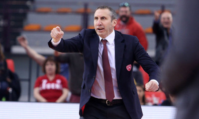 Μπλατ για απόκτηση παίκτη: «Είμαι χαρούμενος με την ομάδα που έχουμε»