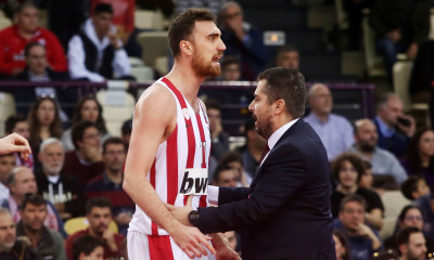 Ολυμπιακός: «Τρελάθηκε» με τους διαιτητές ο Μιλουτίνοφ, κλώτσησε διαφημιστική πινακίδα! (video)