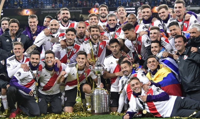 Η νύχτα... μέρα στη φιέστα της Ρίβερ (vid)