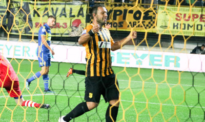 Κοιτάζει Ναζλίδη η Λαμία