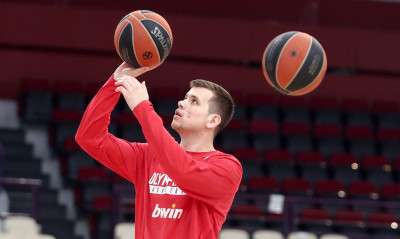 Δεν θα πιστεύετε ποια πορνοστάρ έκανε follow ο Αγραβάνης! (photos)