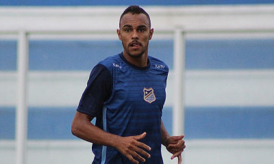 Σοκαριστική σκηνή: Κεραυνός χτύπησε ποδοσφαιριστή (video)