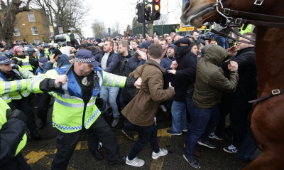 Σοκάρει η εικόνα του προσώπου του μαχαιρωμένου οπαδού της Έβερτον (photos+videos)