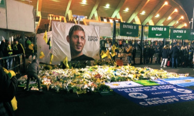 «Ράγισαν καρδιές» για τον Σάλα στο γήπεδο της Ναντ (video+photos)