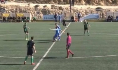 «Κρέμασε» τον τερματοφύλακα από τη σέντρα (vid)