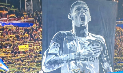 Aρχίζουν οι υποβρύχιες έρευνες για το αεροσκάφος του Σάλα (photo)