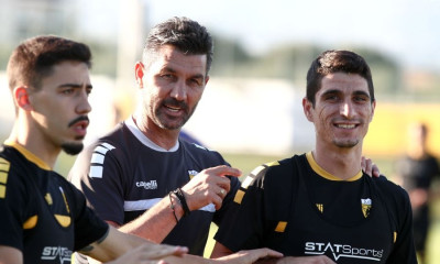 Στα Σπάτα ο Ουζουνίδης για να χαιρετήσει τους παίκτες της ΑΕΚ