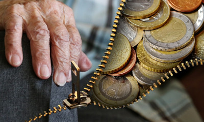 Αναδρομικά Δημοσίου: Δείτε ποιοι και πώς θα πάρουν πίσω τα «κομμένα» δώρα
