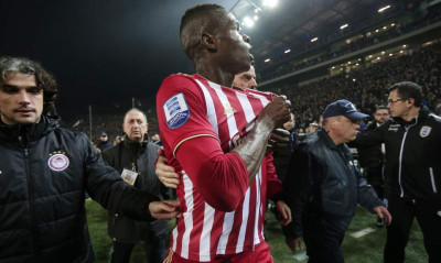 Ολυμπιακός: Κίνδυνος για Σισέ εν όψει ΑΕΚ - Ζήτησε το video με τις χειρονομίες ο Σιμιτζόγλου