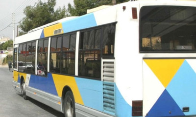 Το είδαμε και αυτό: Μπήκε με το μηχανάκι του σε λεωφορείο του ΟΑΣΑ (video)