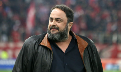 Ολυμπιακός-ΑΕΚ: Στα αποδυτήρια μετά την «τεσσάρα» ο Μαρινάκης