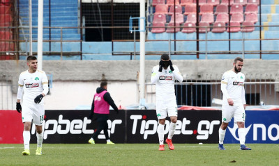 Τραγική εικόνα σε άμυνα και επίθεση και… γυμνός εκτός γηπέδου!