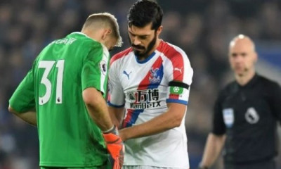 Παίκτης της Κρίσταλ Πάλας κοιτάζει μέσα στο σορτσάκι του τερματοφύλακά του! (pic)