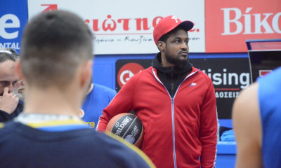 H απίστευτη ατάκα του Μουρ για το Περιστέρι (photo)