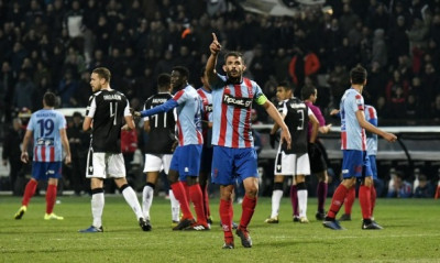 Πυρ και μανία ο Κόρμπος: «Να βγει ο Σκουλάς να πει τι ειπώθηκε στο ημίχρονο»