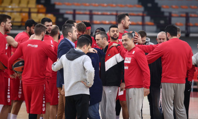 Ολυμπιακός: Tσίκνισαν με τους Αγγελόπουλους οι «ερυθρόλευκοι» (photo)