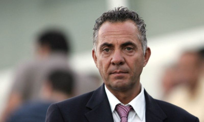 ΕΠΟΣ: Ο Γιώργος Μίνος είπε το ρεπορτάζ φορώντας το σκουφί του Λουτσέσκου! (photos)