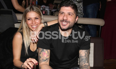 Μιχάλης Σηφάκης-Όλγα Στεφανίδη: Ευδιάθετοι και χαμογελαστοί σε έξοδο τους