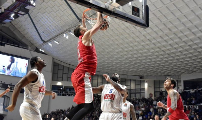 Μπούντουτσνοστ – Ολυμπιακός: Το κάρφωμα του Μιλουτίνοφ και το ρεκόρ του Μάντζαρη (video+photos)