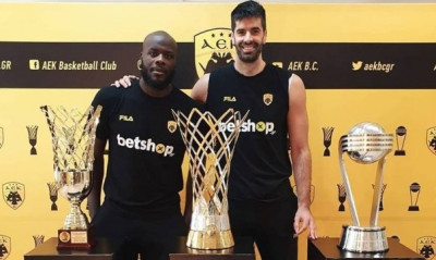 ΑΕΚ: Με τις τρεις κούπες οι Σάκοτα, Τζέιμς (photo)