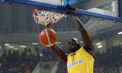 ΑΕΚ – ΠΑΟΚ: Το… μανιασμένο κάρφωμα του Ντελρόι Τζέιμς (video+photos)