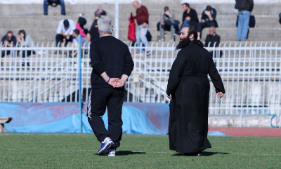 Τερματοφύλακας με… ράσα στον ΑΟ Τρίκαλα! (photos+video)