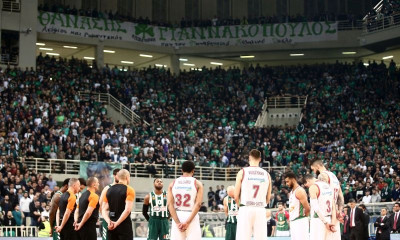 Απόλυτη σιγή και θερμό χειροκρότημα για τον Θανάση Γιαννακόπουλο (videos)