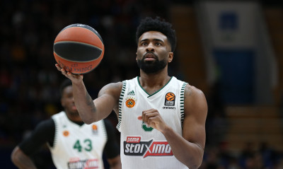 Η υποδοχή της Αρμάνι Μιλάνο στον «παλιόφιλο» Λάνγκφορντ (video+photos)