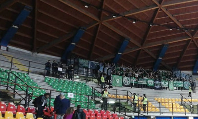 Απόλυτη σιγή και χειροκρότημα στο Ντέζιο για τον Θανάση Γιαννακόπουλο (video)