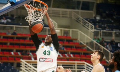 Η υπέροχη κίνηση του Θανάση Αντετοκούνμπο (video&photos)