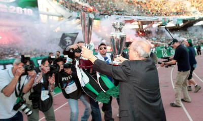 Οι οπαδοί του Παναθηναϊκού στο τελευταίο αντίο στον Θανάση Γιαννακόπουλο