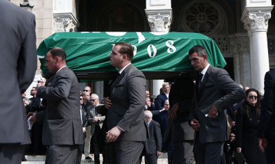 Ήταν όλοι εκεί για το «ύστατο χαίρε» στον Θανάση Γιαννακόπουλο (videos+photos)