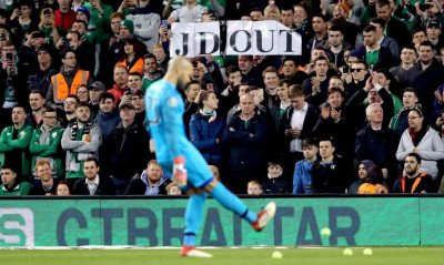 Ιρλανδία: Διαμαρτυρία με… μπαλάκια τένις (video)