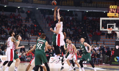 Πανό ΝΤΡΟΠΗ στο ΣΕΦ με την ανοχή της ΚΑΕ Ολυμπιακός και της Euroleague! (photos)